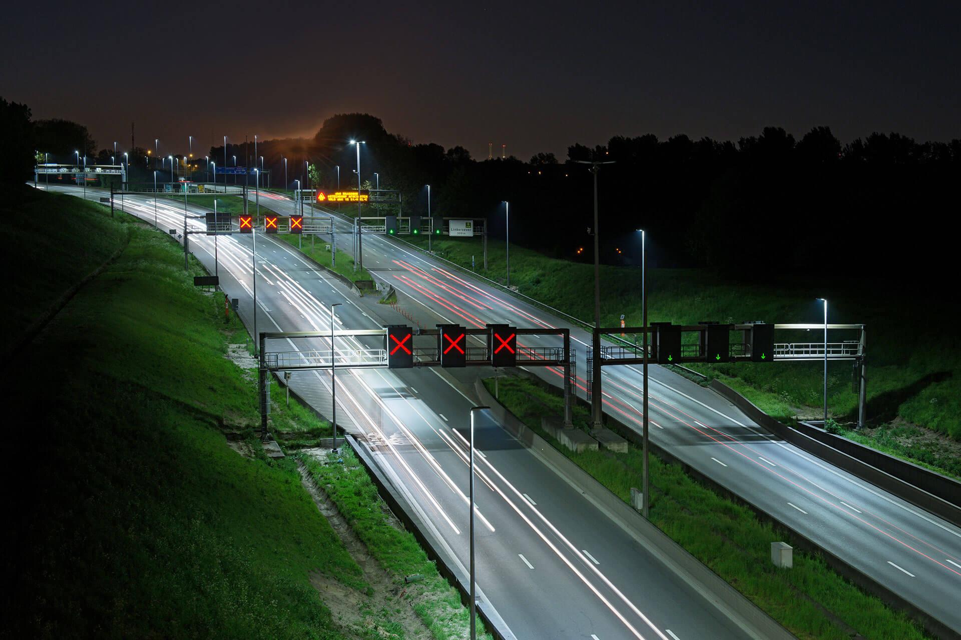 Teceo LED-armaturen verbeteren de zichtbaarheid aanzienlijk om het aantal ongevallen op de E17 in België te verminderen