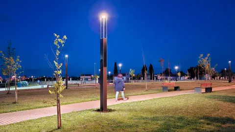 Solar street lights with motion sensors provide sustainable lighting solution for Fonte Santa Green Park